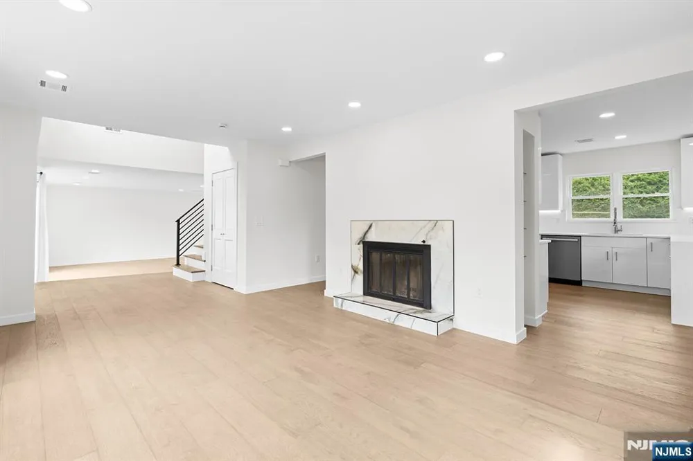 2-25 Kenneth Avenue Fair Lawn, NJ 07410
