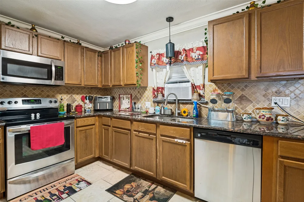 3802 Yellowstone Street Irving, TX 75062