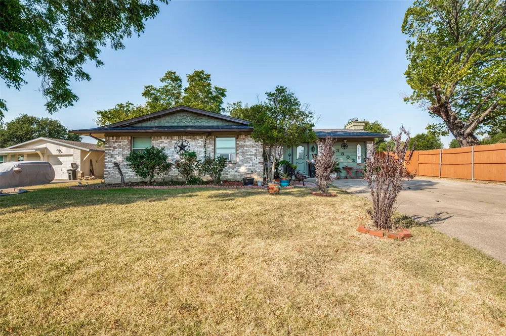 3802 Yellowstone Street Irving, TX 75062