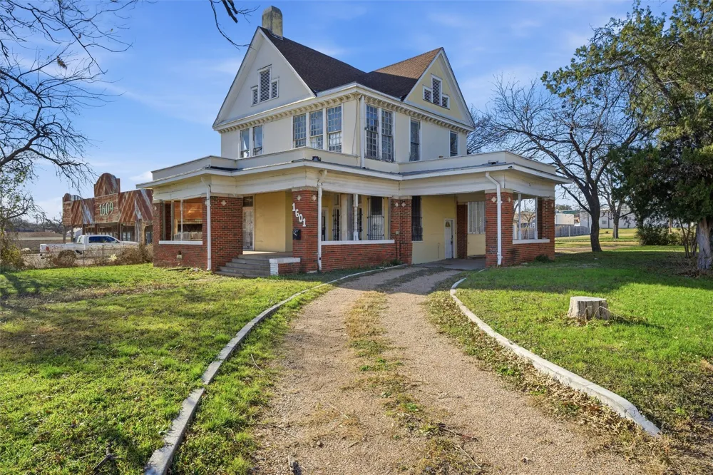 1601 Columbus Avenue Waco, TX 76701