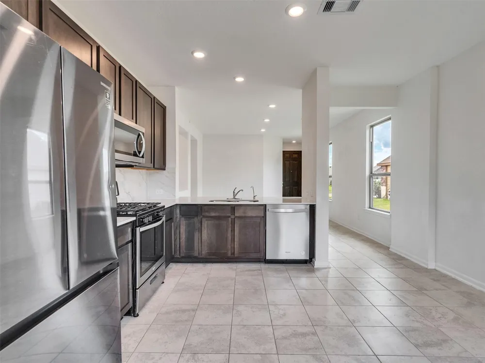 6011 Whitewing Road Rosenberg, TX 77469