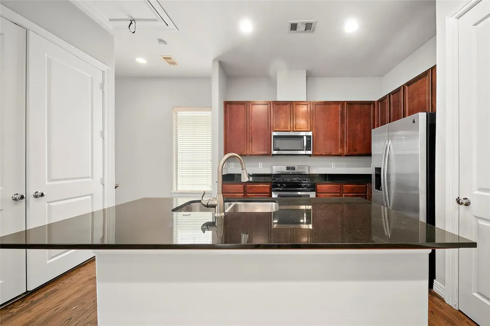 3848 Center Street Houston, TX 77007