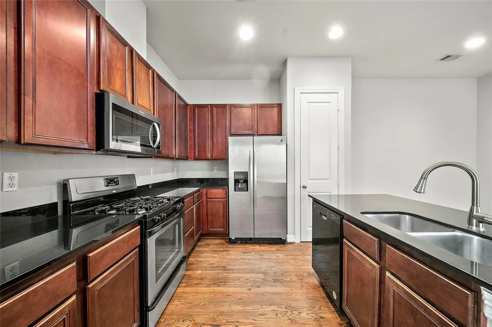 3848 Center Street Houston, TX 77007
