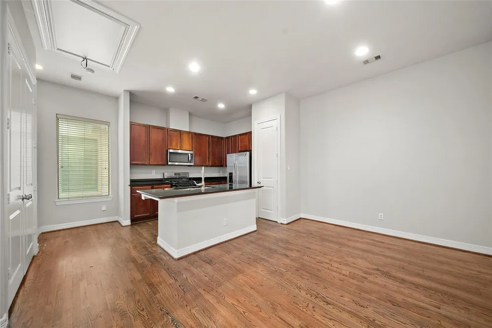 3848 Center Street Houston, TX 77007