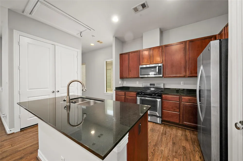 3848 Center Street Houston, TX 77007