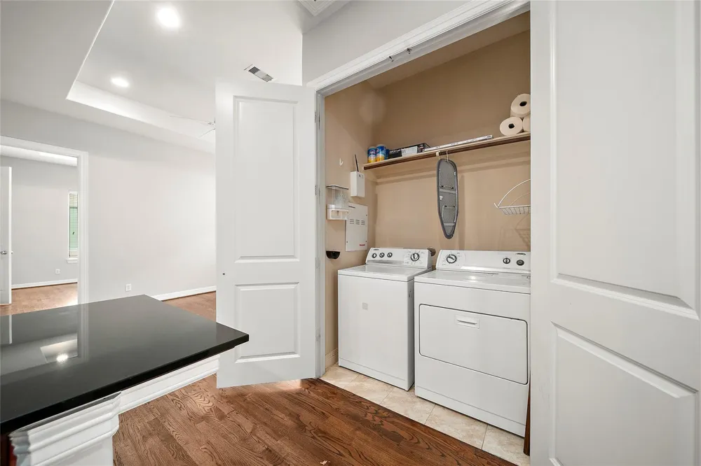 3848 Center Street Houston, TX 77007