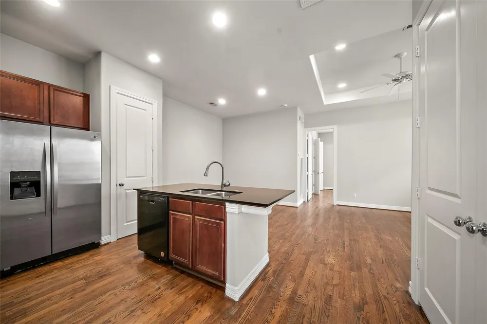 3848 Center Street Houston, TX 77007