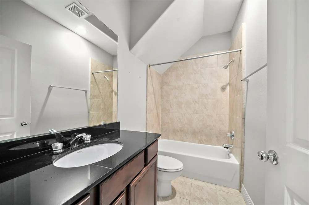 3848 Center Street Houston, TX 77007