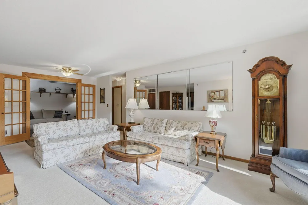 32 11th Avenue S #216 Hopkins, MN 55343