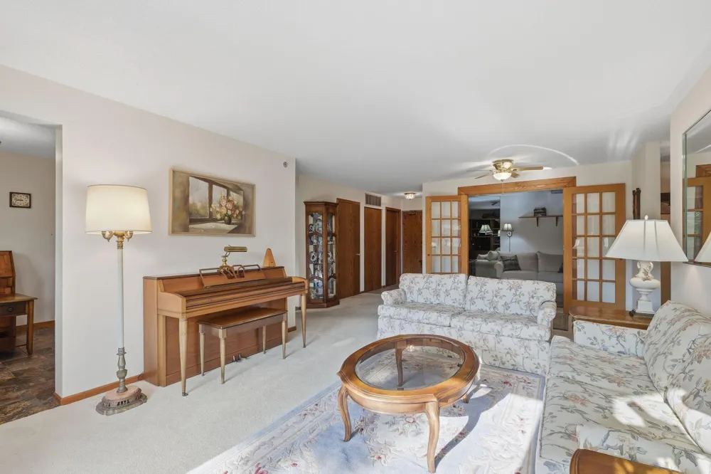 32 11th Avenue S #216 Hopkins, MN 55343
