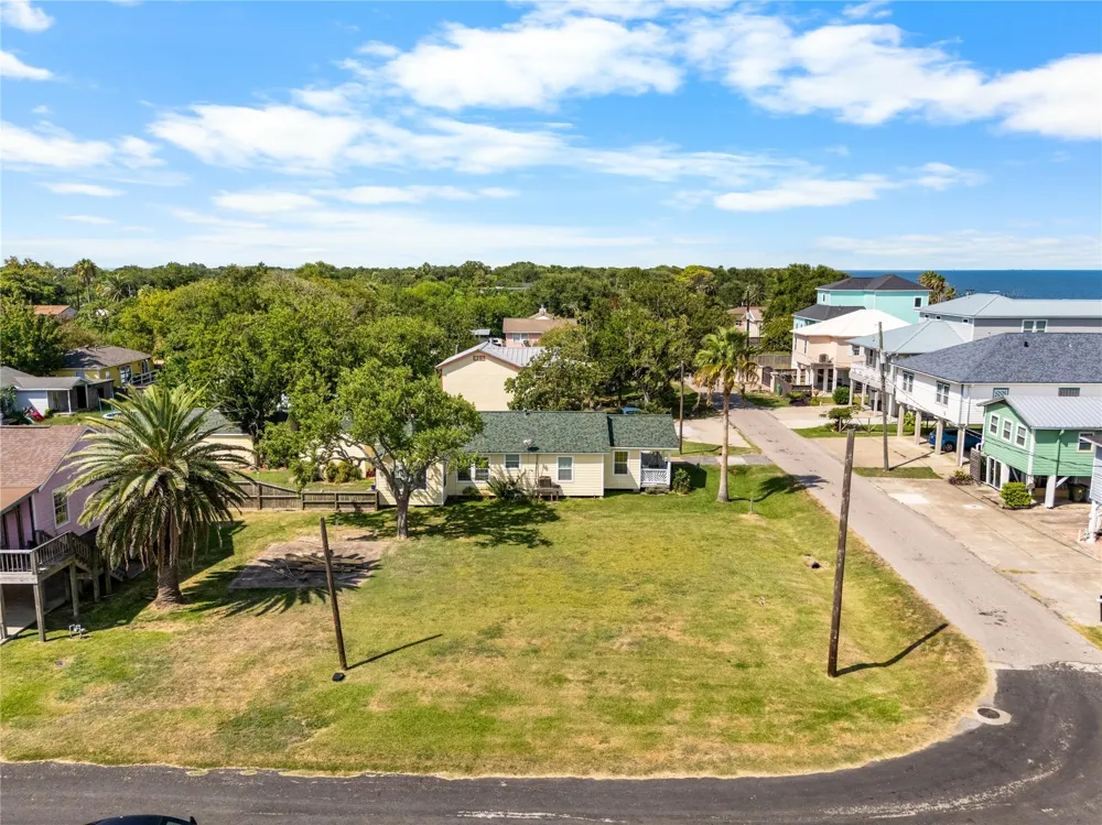 645 3rd Street San Leon, TX 77539