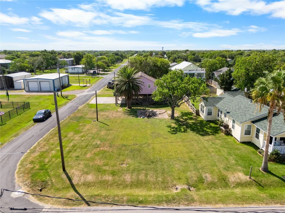 645 3rd Street San Leon, TX 77539