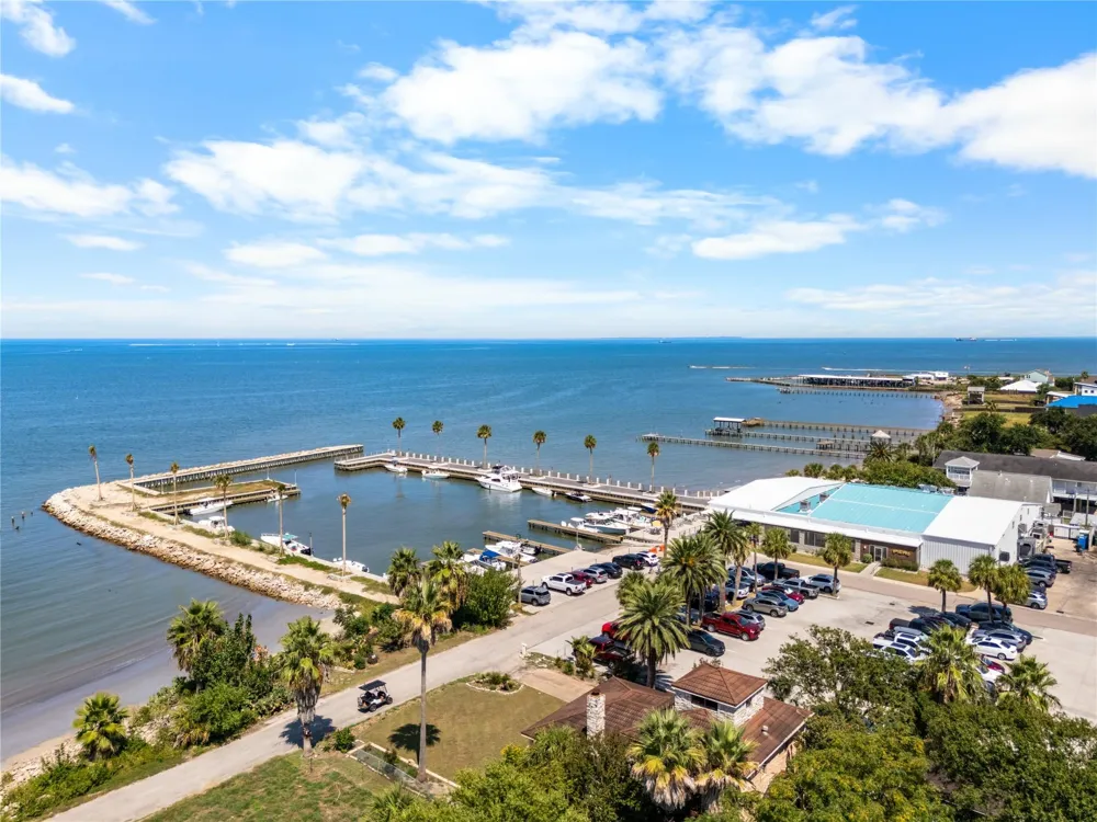 645 3rd Street San Leon, TX 77539