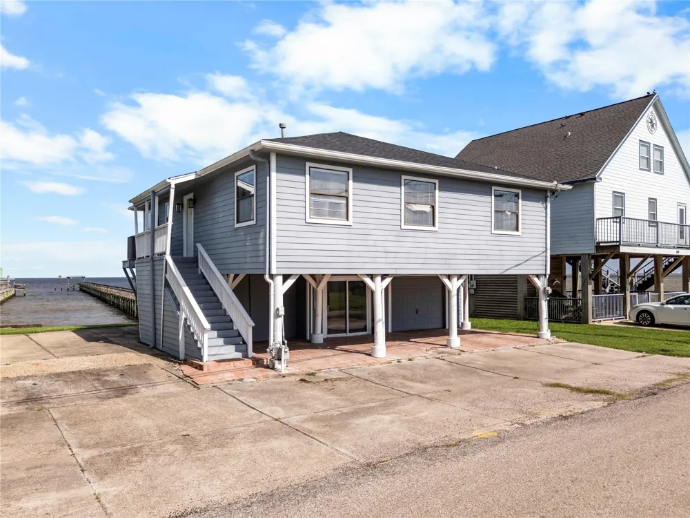 645 3rd Street San Leon, TX 77539