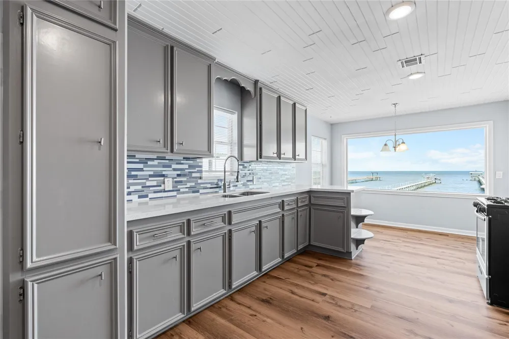 645 3rd Street San Leon, TX 77539