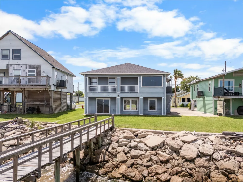 645 3rd Street San Leon, TX 77539