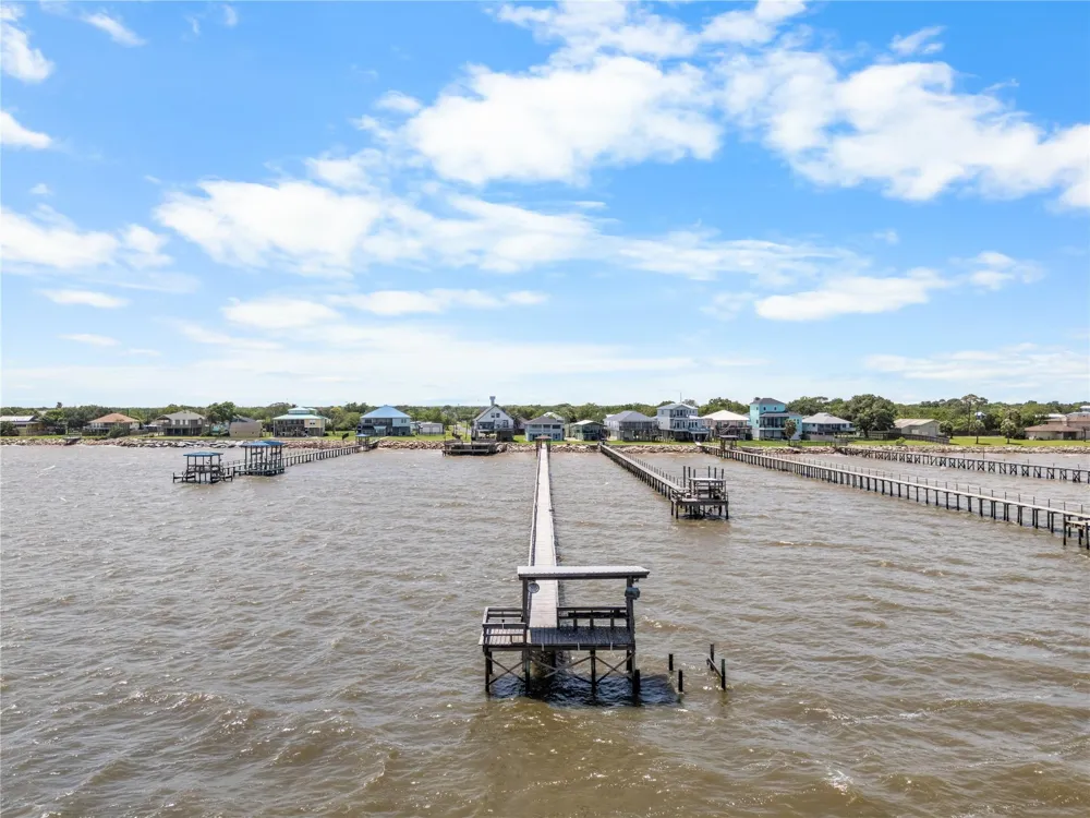 645 3rd Street San Leon, TX 77539
