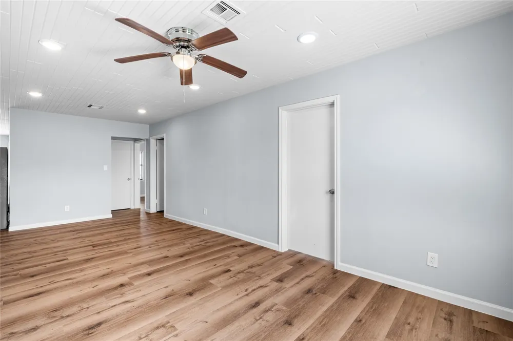 645 3rd Street San Leon, TX 77539
