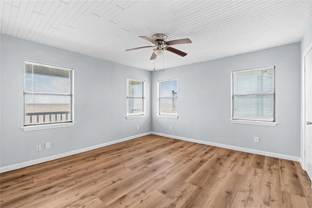 645 3rd Street San Leon, TX 77539