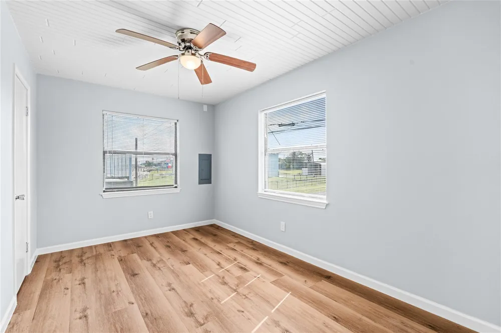 645 3rd Street San Leon, TX 77539