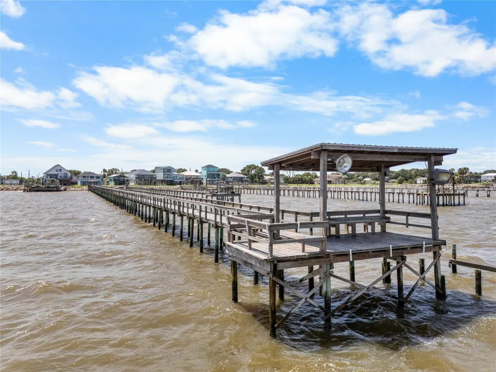 645 3rd Street San Leon, TX 77539