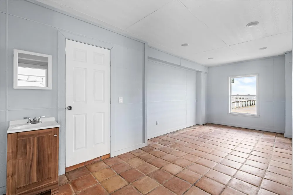 645 3rd Street San Leon, TX 77539