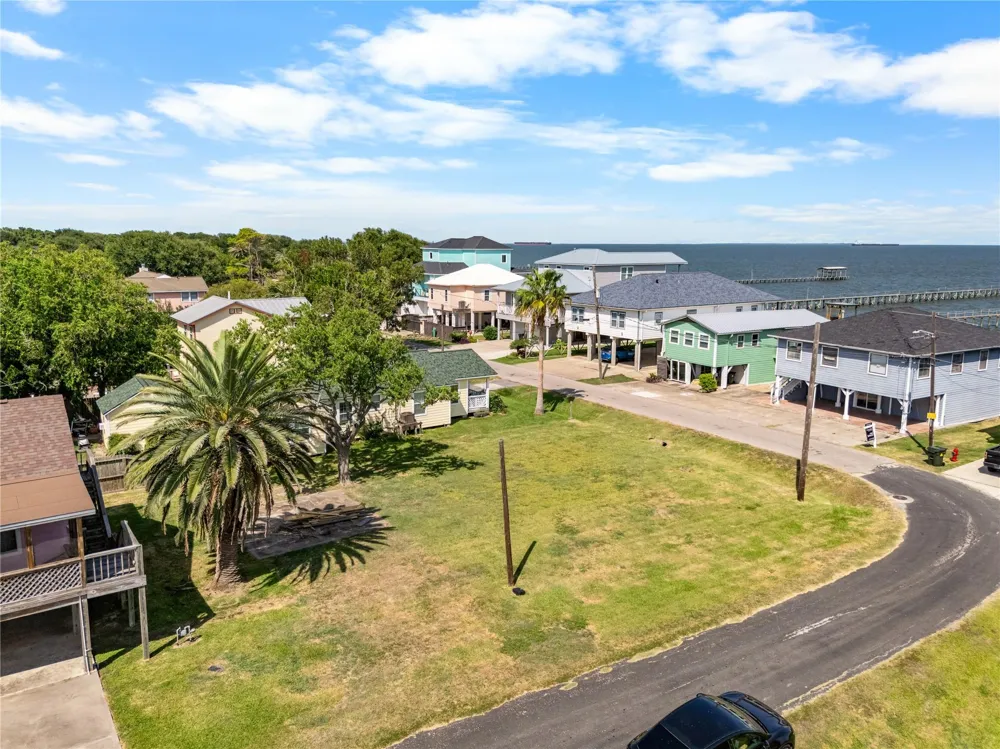 645 3rd Street San Leon, TX 77539