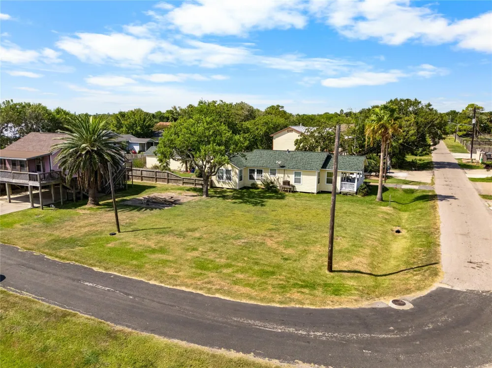 645 3rd Street San Leon, TX 77539