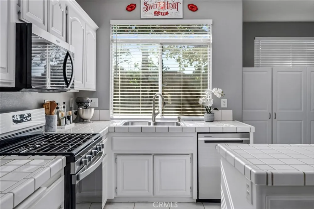 42031 Crestland Lancaster, CA 93536