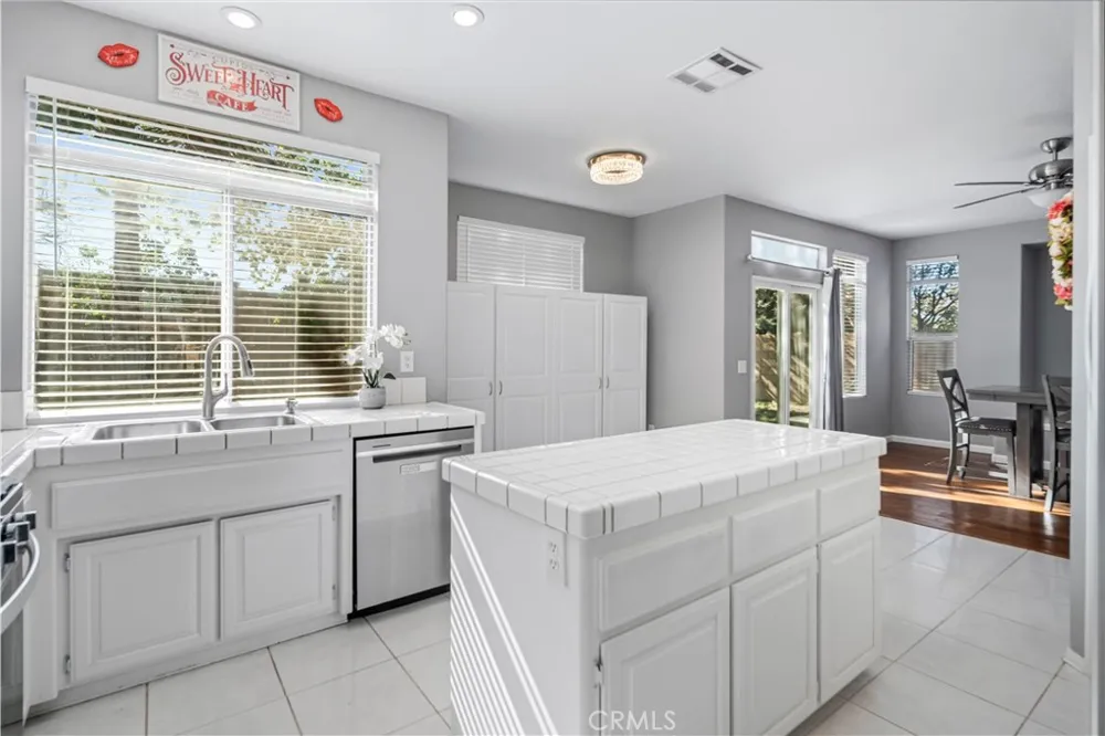 42031 Crestland Lancaster, CA 93536