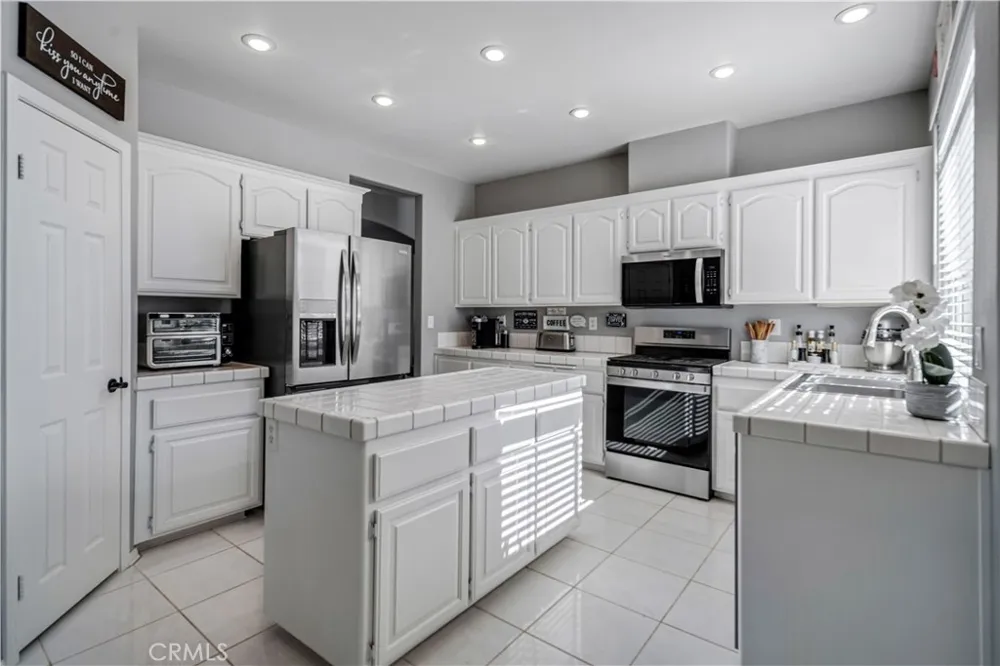 42031 Crestland Lancaster, CA 93536