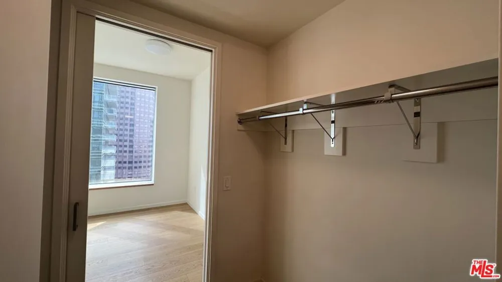 889 Francisco Street #807 Los Angeles, CA 90017