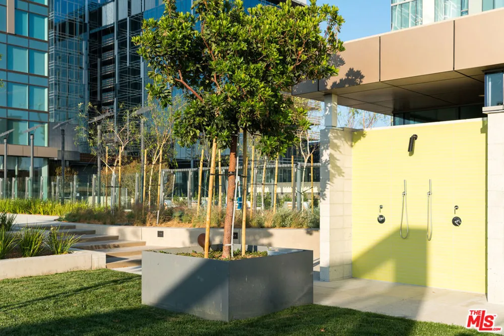 889 Francisco Street #807 Los Angeles, CA 90017