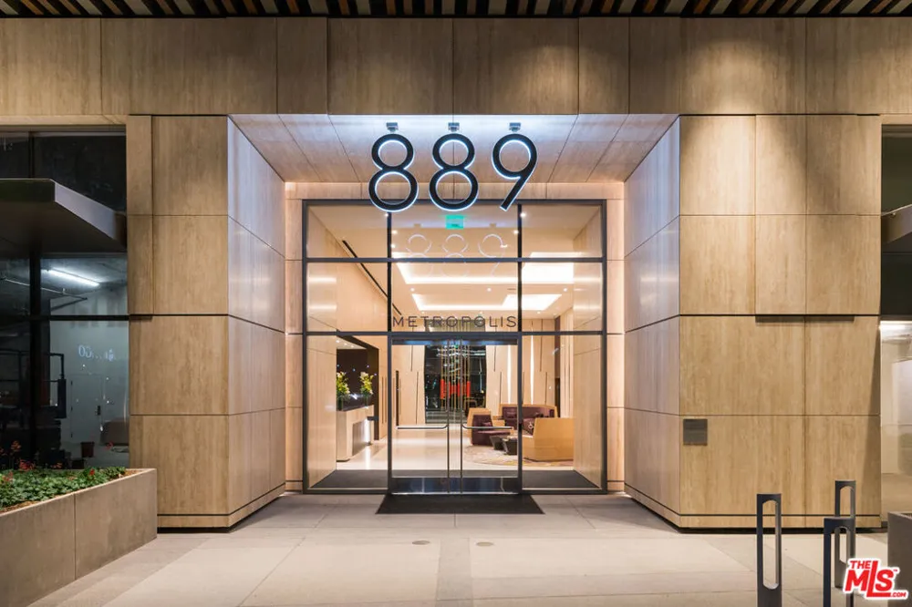 889 Francisco Street #807 Los Angeles, CA 90017