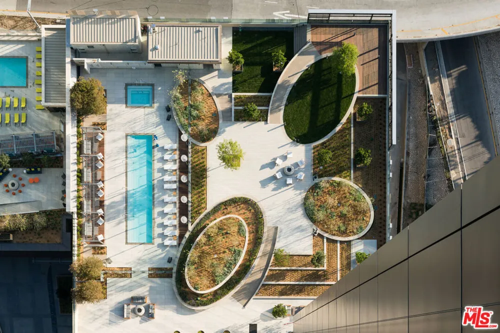 889 Francisco Street #807 Los Angeles, CA 90017