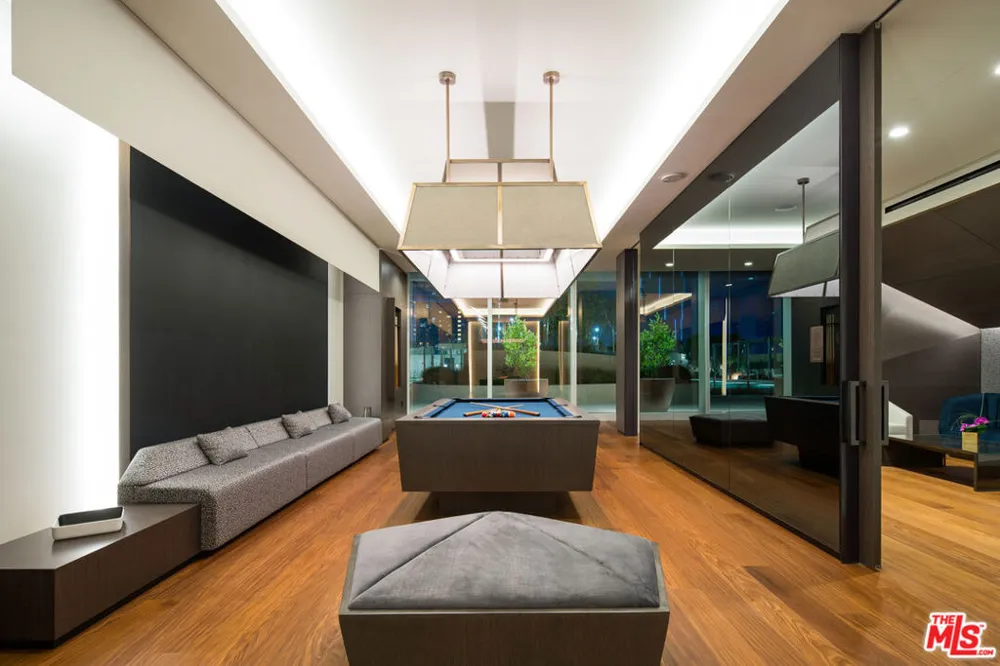 889 Francisco Street #807 Los Angeles, CA 90017
