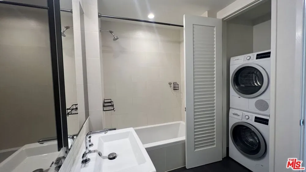889 Francisco Street #807 Los Angeles, CA 90017