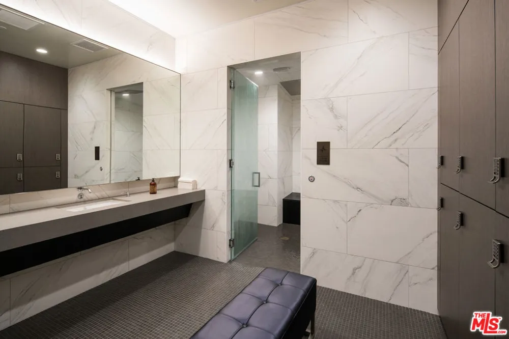 889 Francisco Street #807 Los Angeles, CA 90017