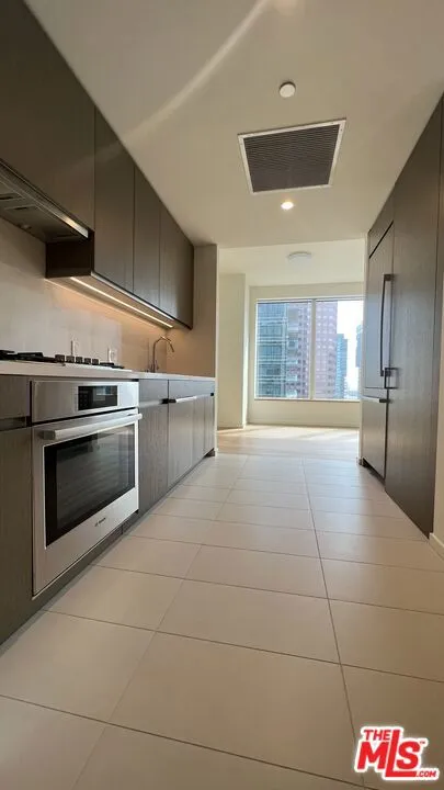 889 Francisco Street #807 Los Angeles, CA 90017