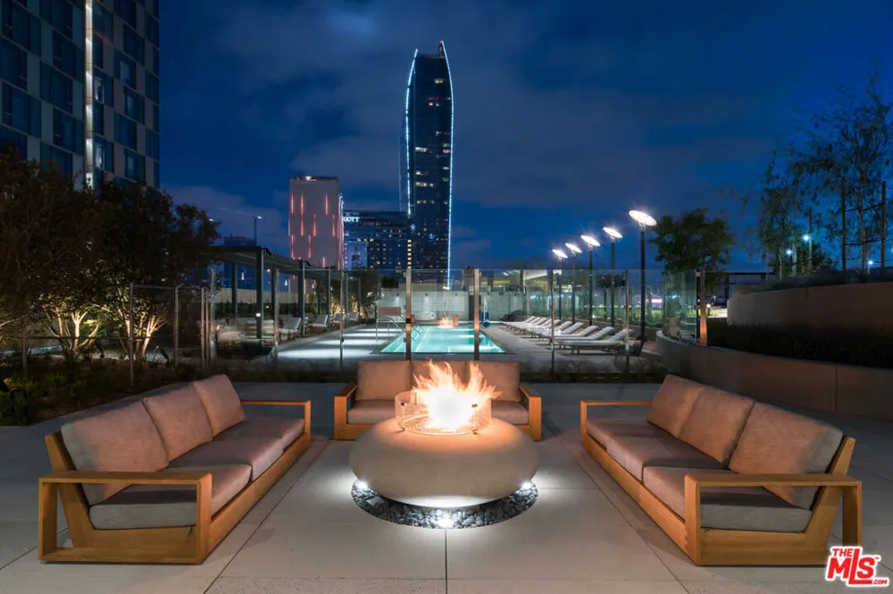 889 Francisco Street #807 Los Angeles, CA 90017