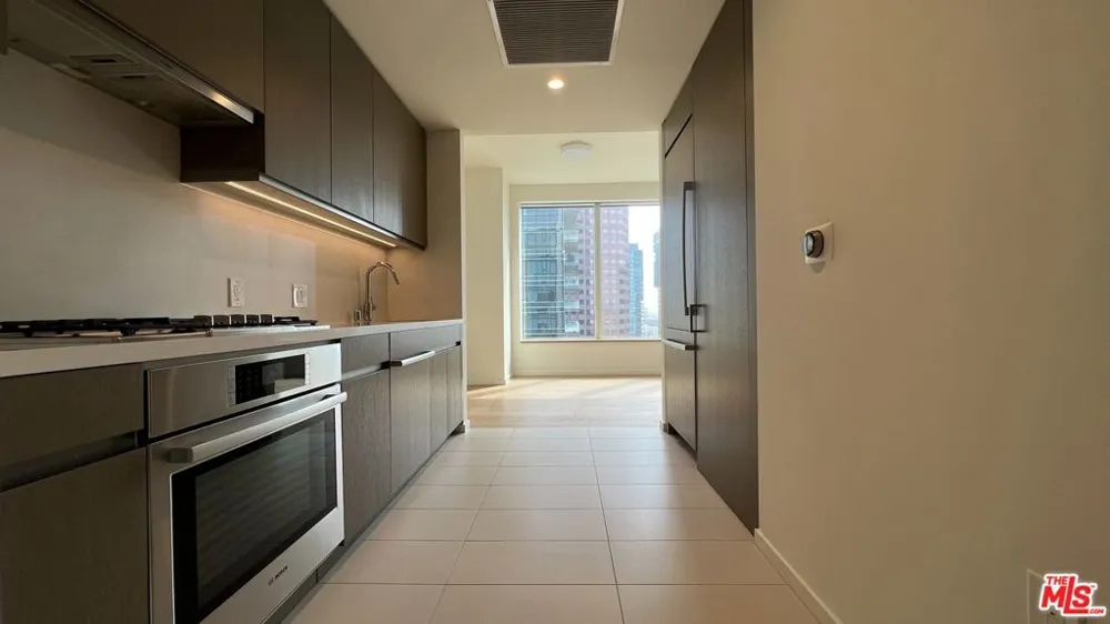 889 Francisco Street #807 Los Angeles, CA 90017