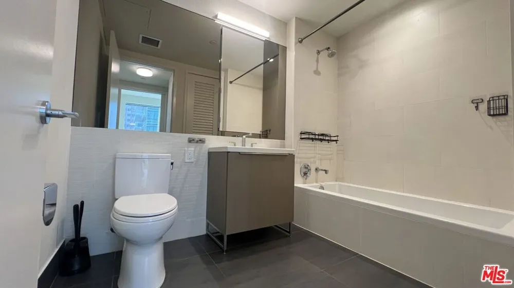 889 Francisco Street #807 Los Angeles, CA 90017