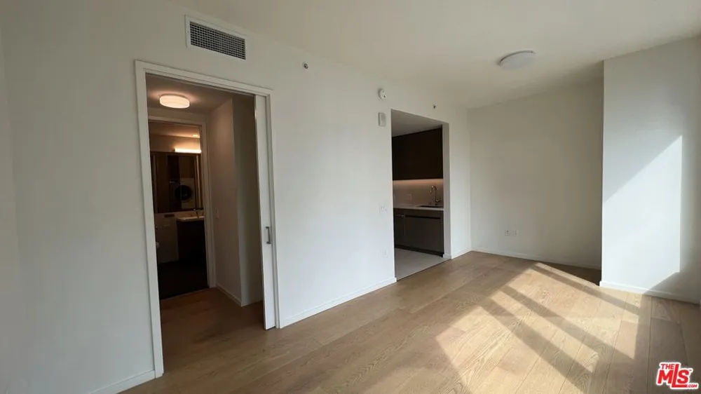 889 Francisco Street #807 Los Angeles, CA 90017