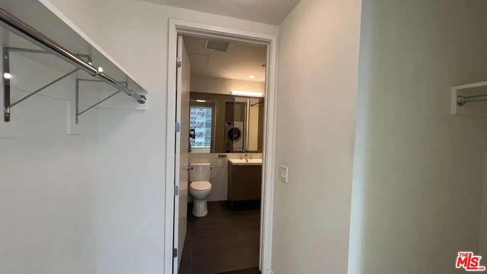 889 Francisco Street #807 Los Angeles, CA 90017