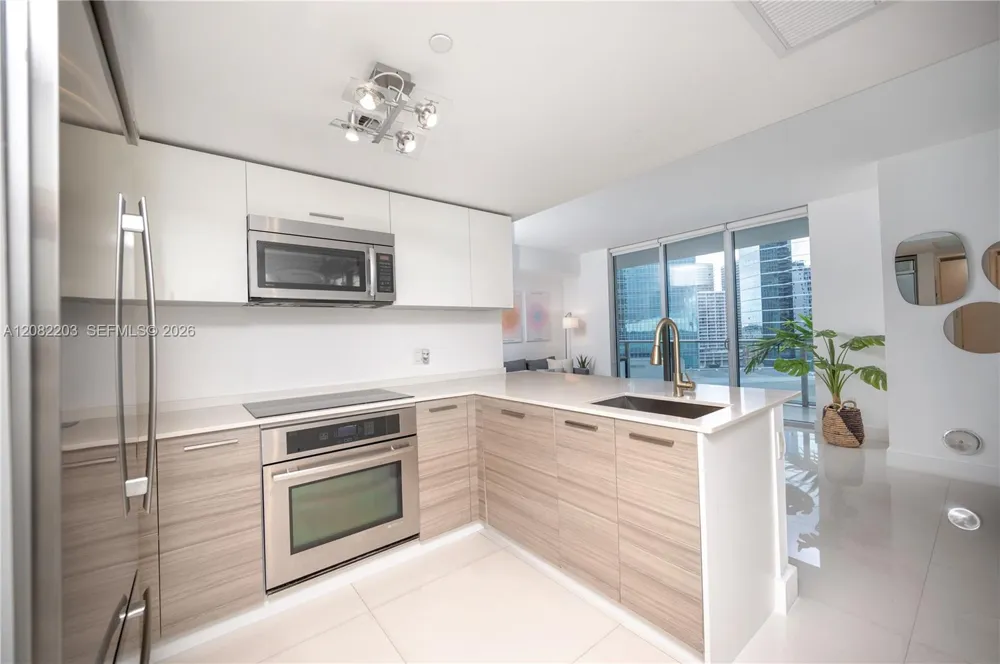 1300 Brickell Bay Dr #1601 Miami, FL 33131
