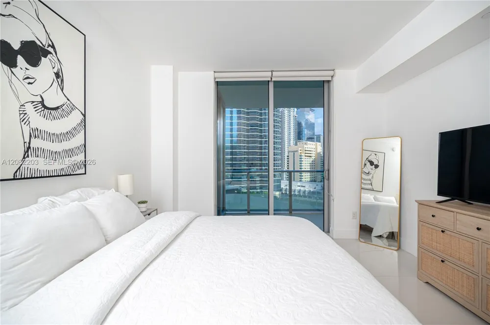 1300 Brickell Bay Dr #1601 Miami, FL 33131