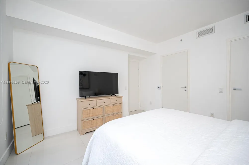 1300 Brickell Bay Dr #1601 Miami, FL 33131