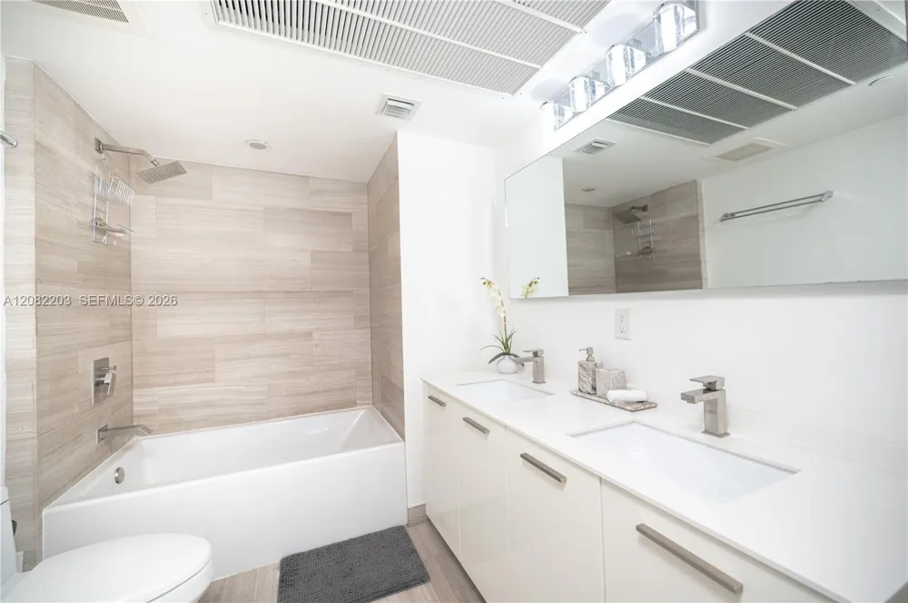 1300 Brickell Bay Dr #1601 Miami, FL 33131
