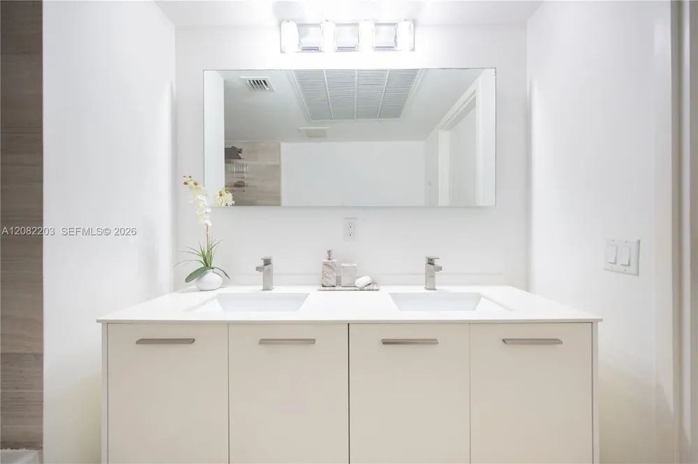 1300 Brickell Bay Dr #1601 Miami, FL 33131