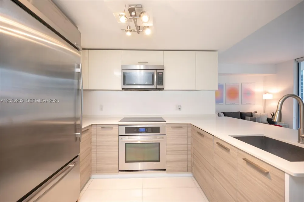 1300 Brickell Bay Dr #1601 Miami, FL 33131